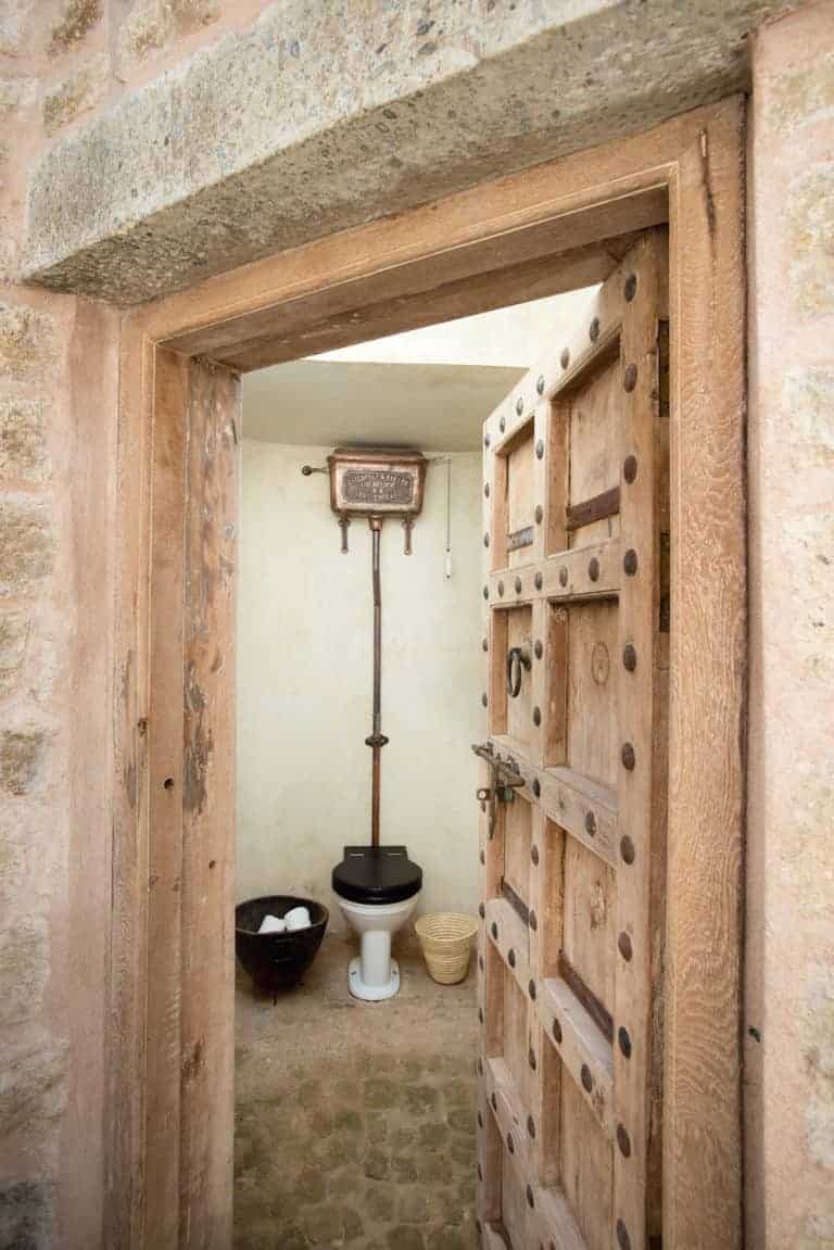 PROJECTS-ARIJIJU-DOOK-LAVATORIES-AND-CISTERNS-WEATHERED-COPPER-EBONISED-OAK-ROUND-SEAT-VICTORIA-PAN-THE-DELUGE_HIGH-LEVEL-CISTERN